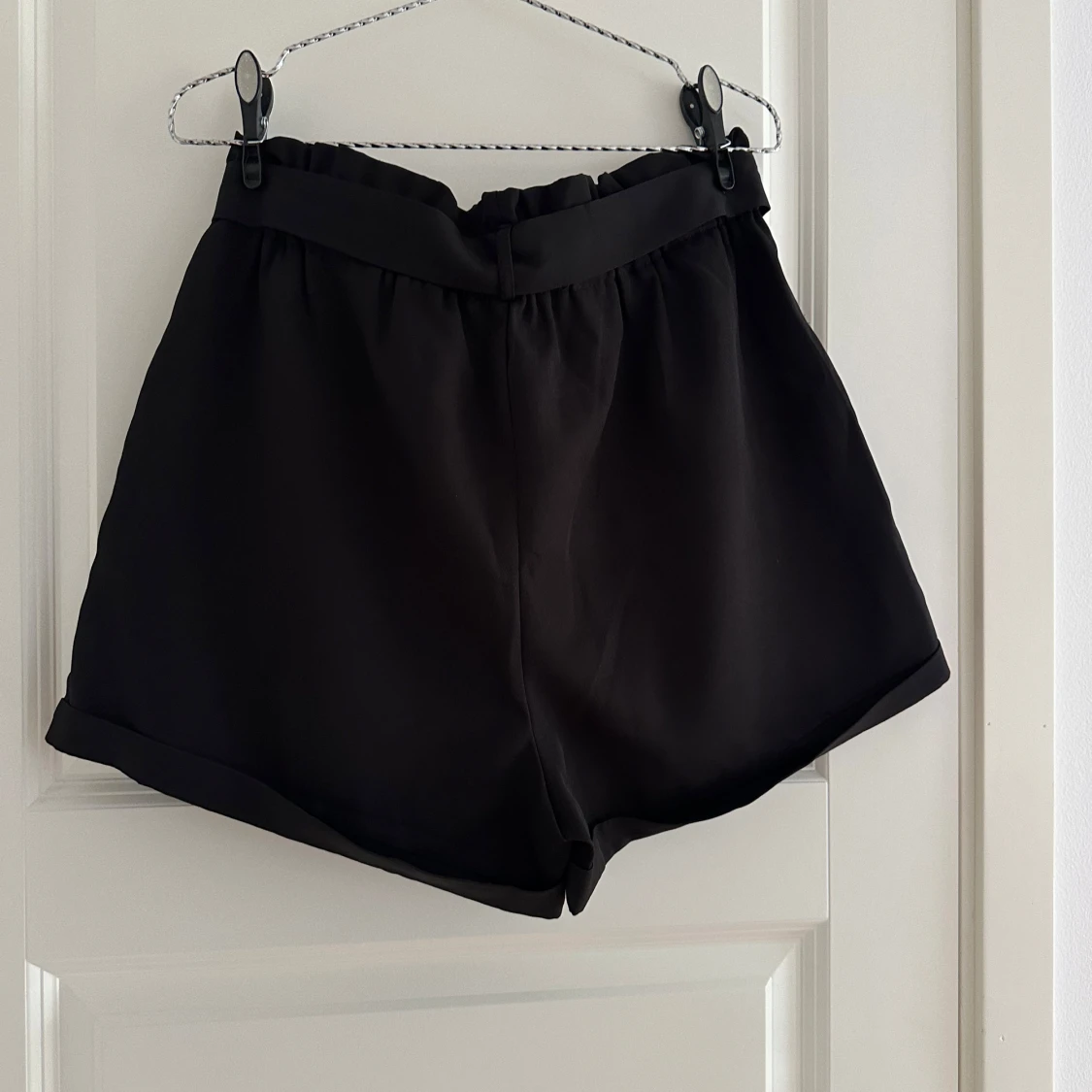 Svarta shorts med knytband - 1