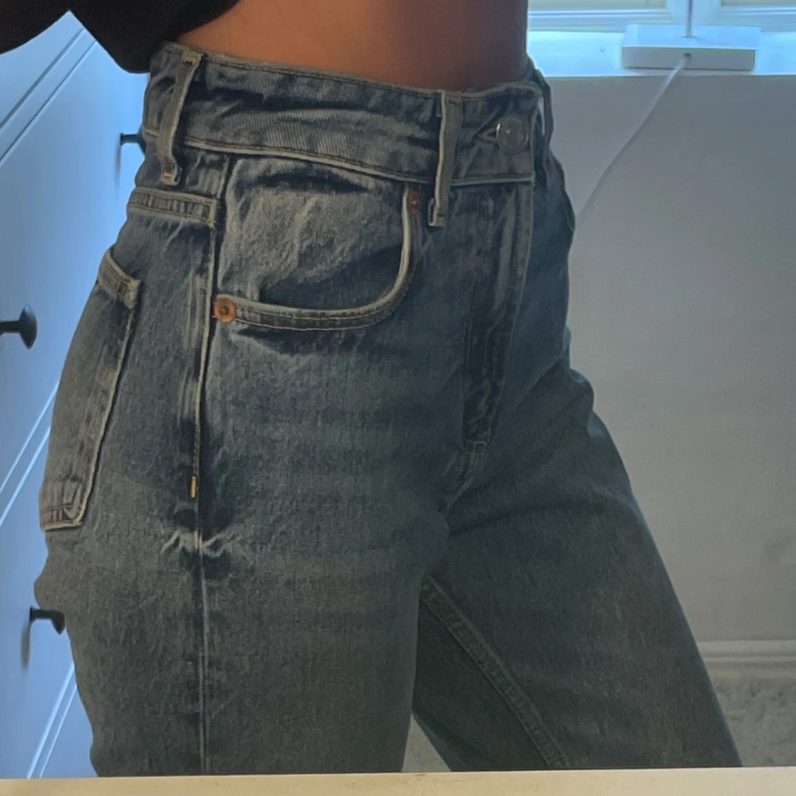 Högmidjade blå jeans från Zara