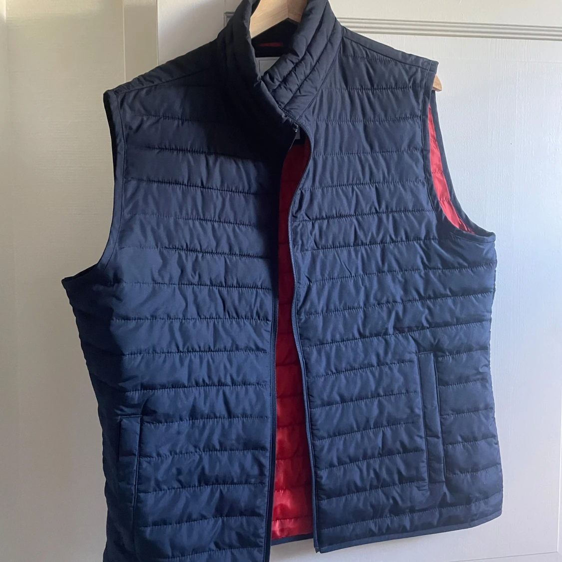 Mörkblå quiltad dunväst från GAP