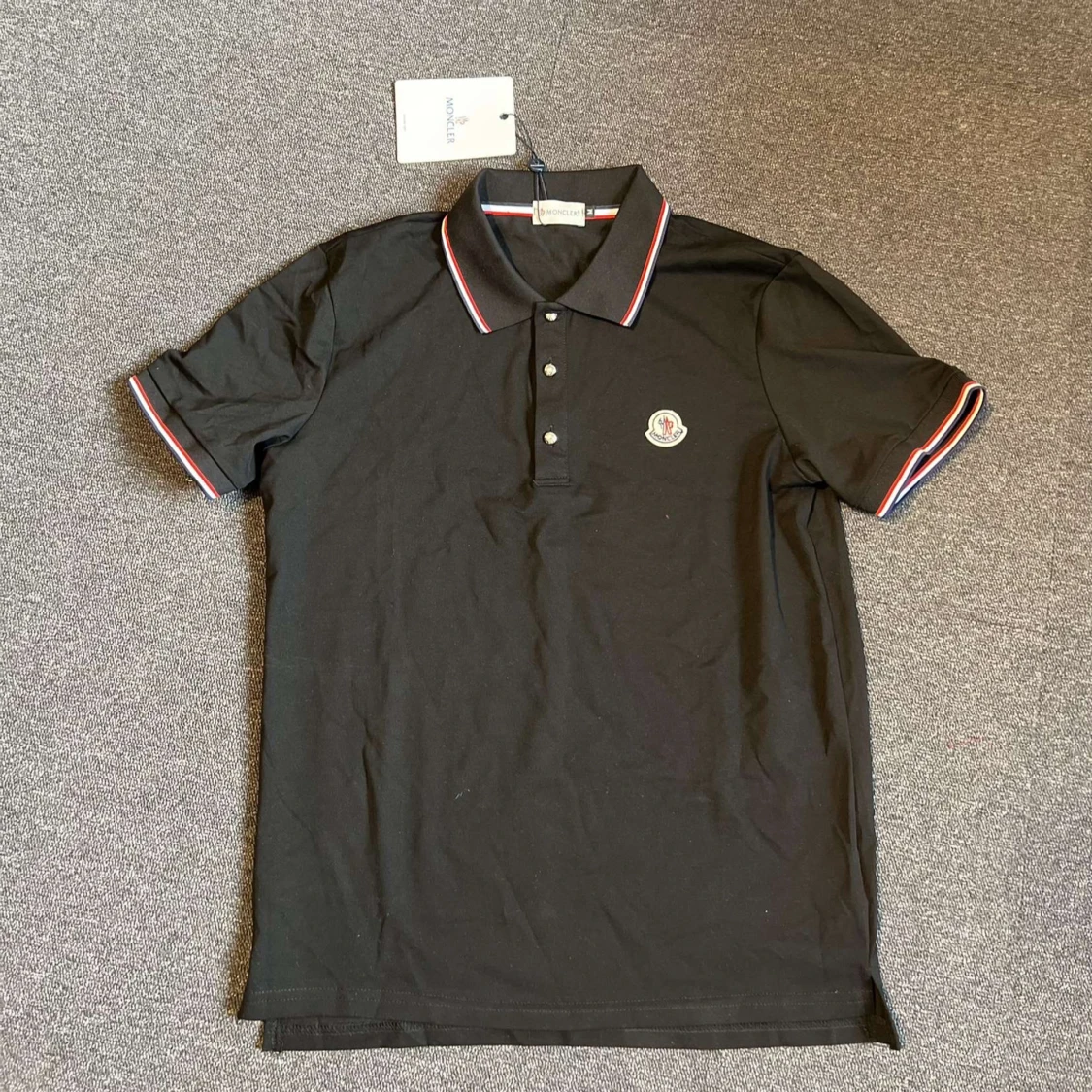 Svart Moncler pikétröja 