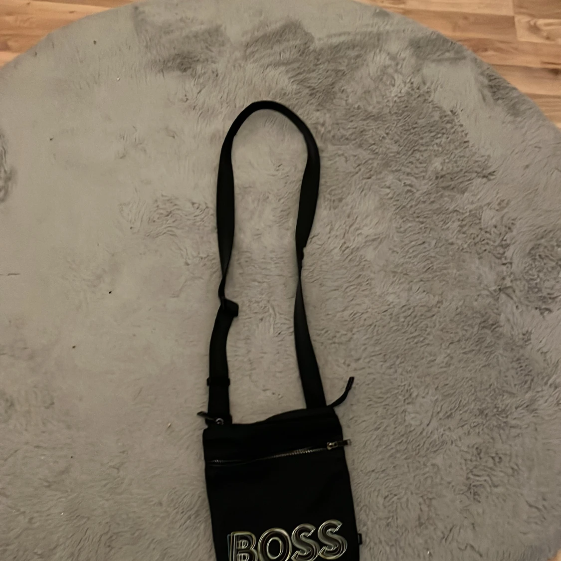 Svart axelväska från BOSS