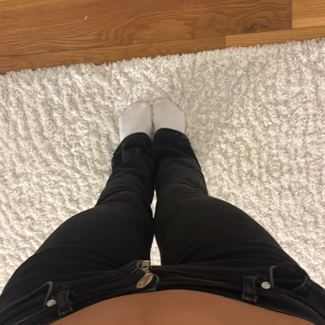 Svarta low flare jeans XS