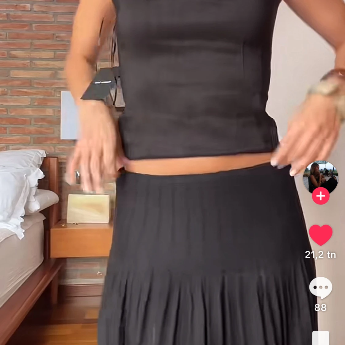 Svart långkjol med volang - 2