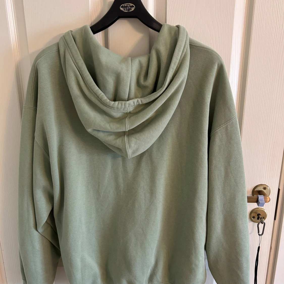 Oversized grön hoodie från Weekday - 1