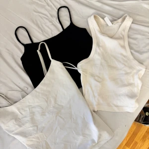 3 basic toppar - 3 olika basic toppar för 50kr!! Alla är i xs förutom sista som är xss (dock ganska stretchig)  Alla nästintill oanvända 