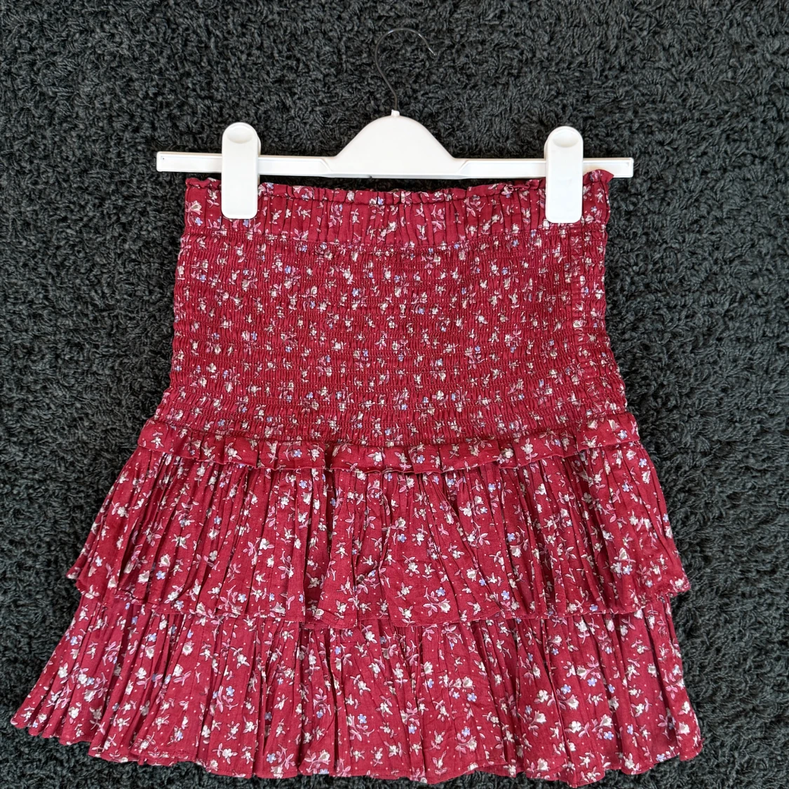 Röd blommig volangkjol Isabel Marant