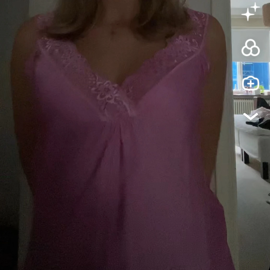 Rosa topp med spetsdetaljer - 2