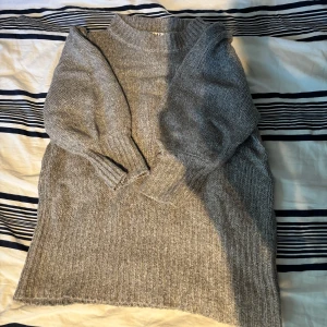 Grå stickad tröja från NA-KD - Stickad tröja från NA-KD!😊
