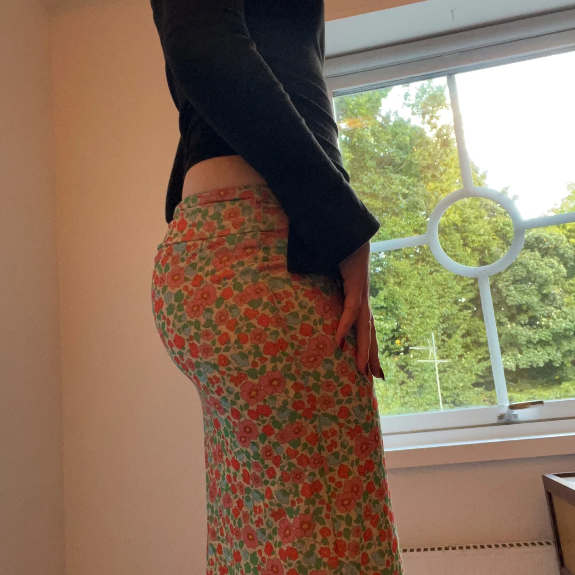 Blommig långkjol med slits från Monki - 1