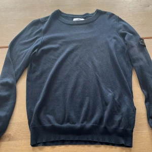 Stone island sweatshirt marinblå - Marinblå sweatshirt från Stone island skriv vid intresse eller om frågor, självklart äkta 