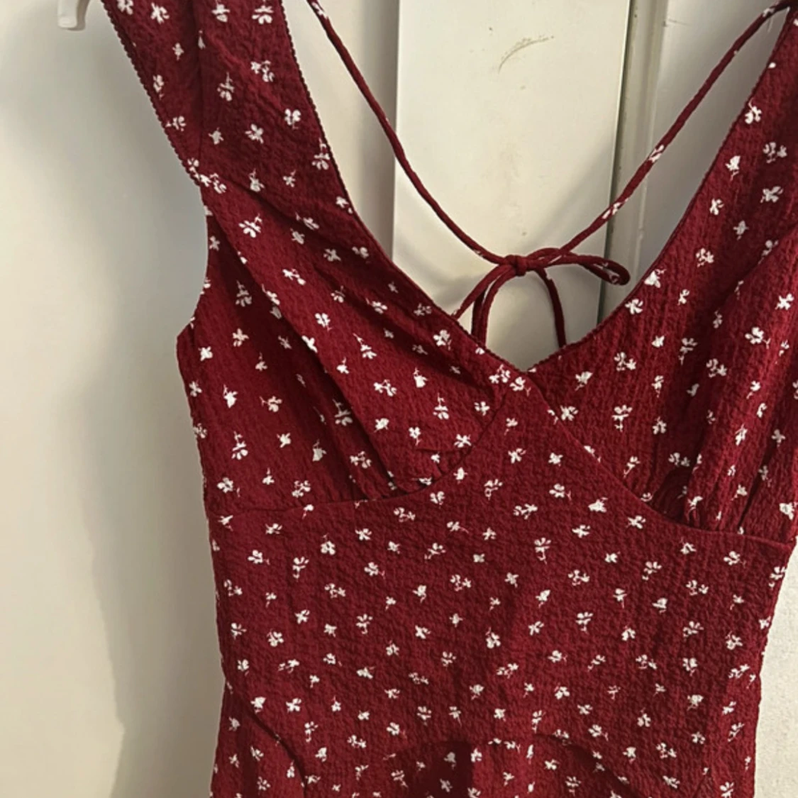 Röd blommig kortklänning  - 1