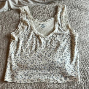 linne från brandy melville  - sött linne perfekt till sommaren👍🏼