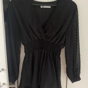 Klänning från zara  - Kort klänning från zara super fin, pris kan diskuteras 