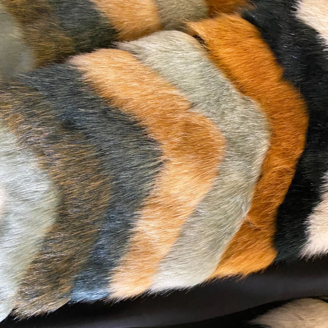 Flerfärgad pälsjacka från Mango - 1