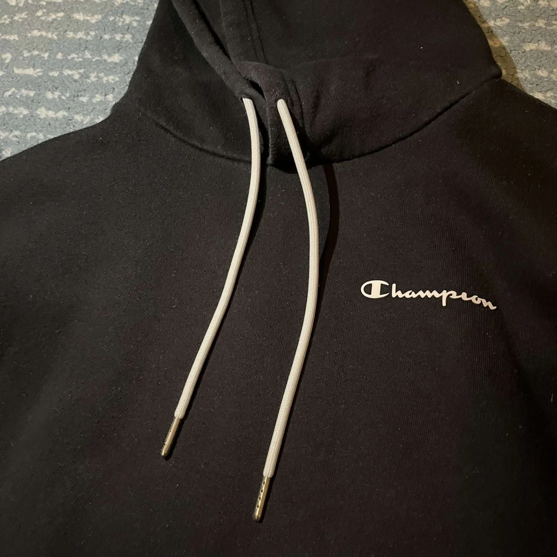 Svart hoodie från Champion - 1