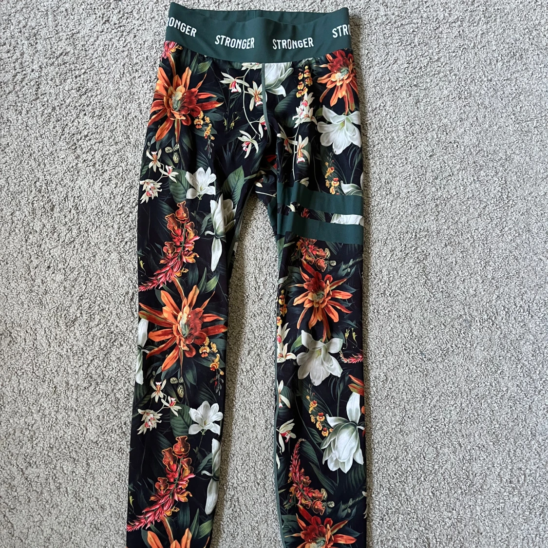 Blommiga träningstights från Stronger - 1