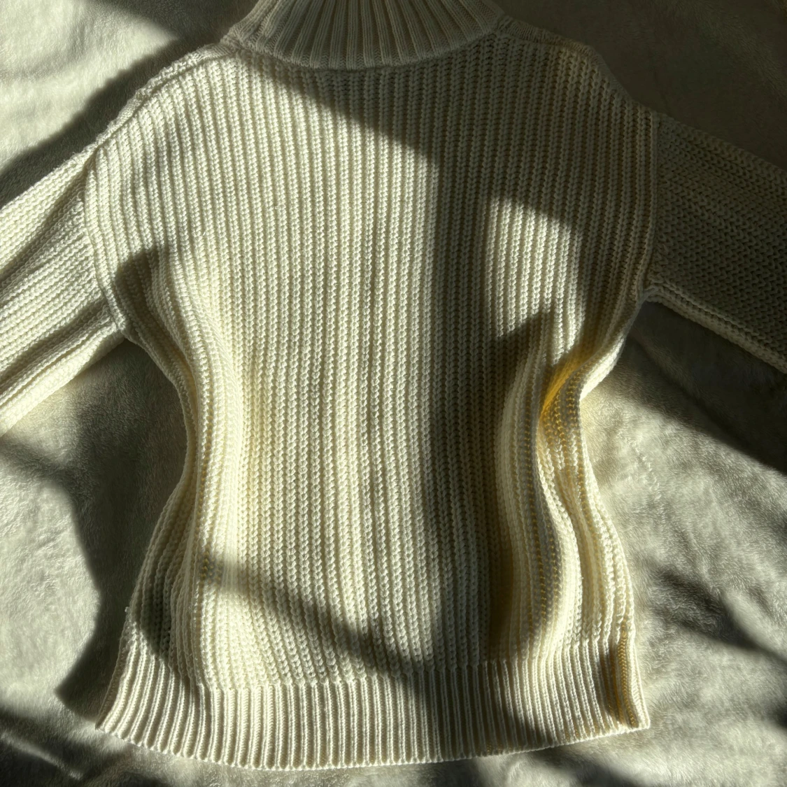 Vit stickad polotröja från Vila - 1
