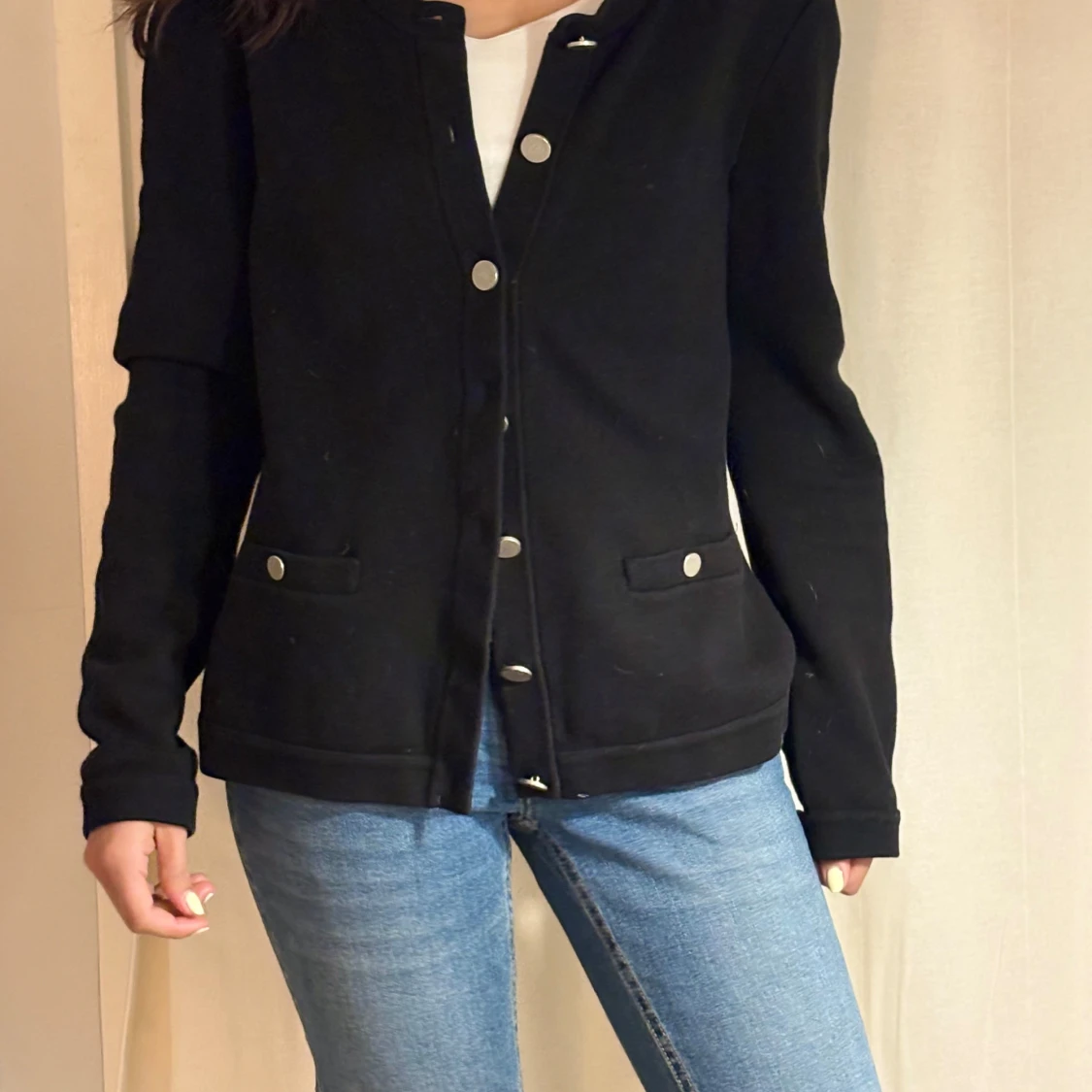 Svart cardigan jacka med knappar
