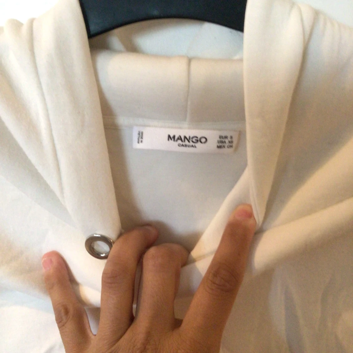Vit långärmad tröja från Mango