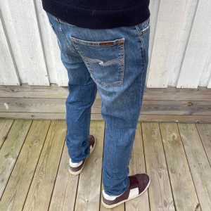 Nudie Jeans ”Grim Tim” - Säljer nu dessa sjukt feta nudie jeans i den populära slimfit modellen ”Grim Tim” och just detta par har lite stretch vilket Grim Tim vanligtvis inte har! | Passar även 30/32 | Hör av dig vid ytterligare frågor!✌️👑