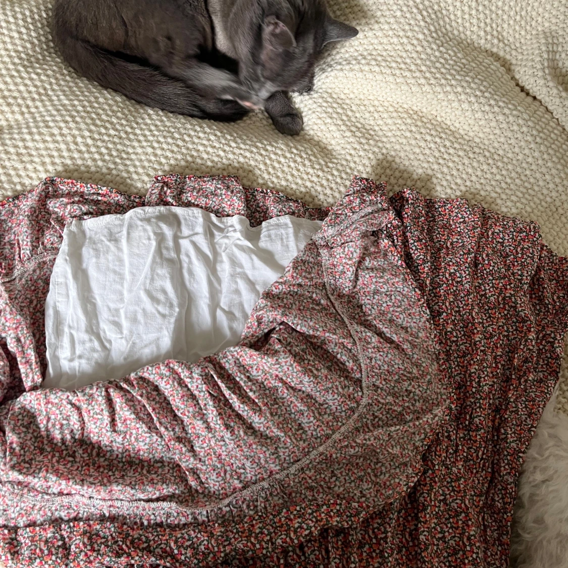 Blommig kort sommarklänning - 4