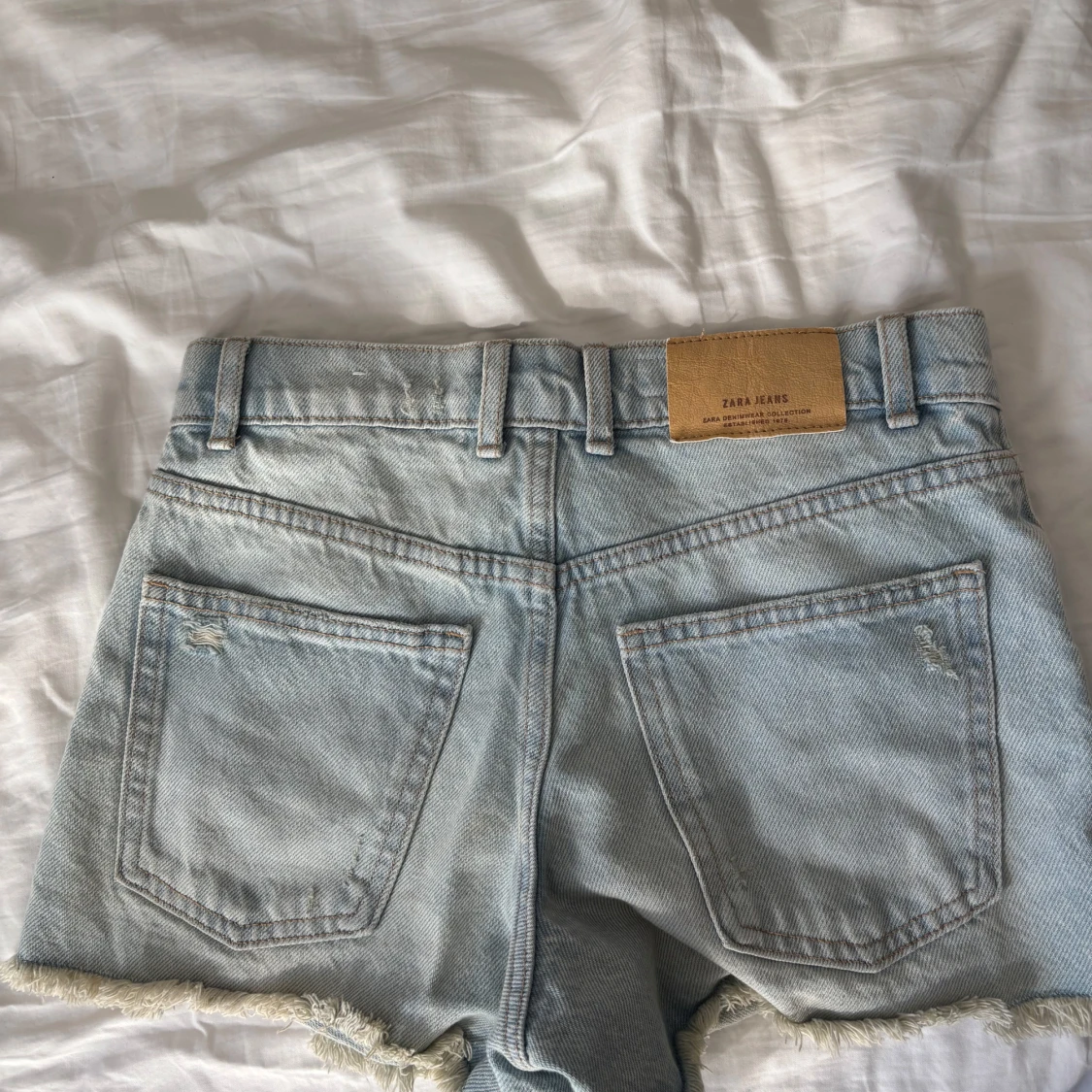 Ljusa jeansshorts från Zara - 1
