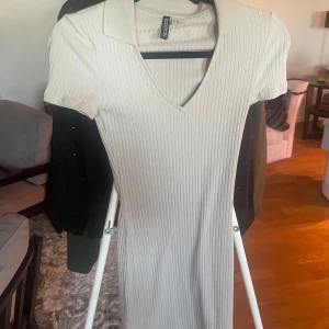 Olika plagg  - olika plagg som aldrig används. 100kr/st. Olika storlekar så skriv vid frågor och intresse.