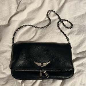 Zadig väska💗 - Säljer min jättefina zadigväska i nyskick då den inte kommer till användning längre💗 Har inget äktenhetsbevis därav priset!