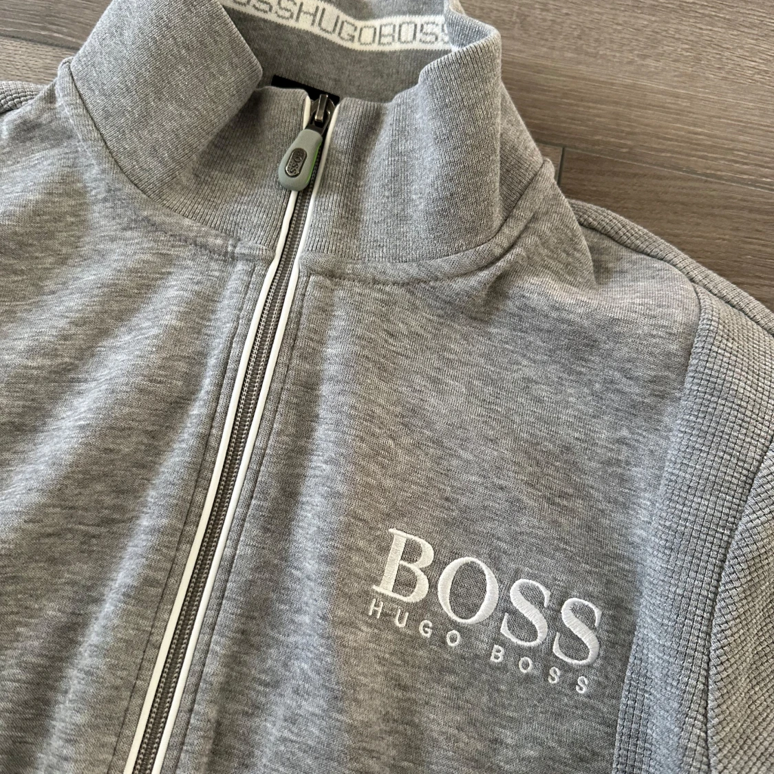 Grå tröja från Hugo Boss - 1