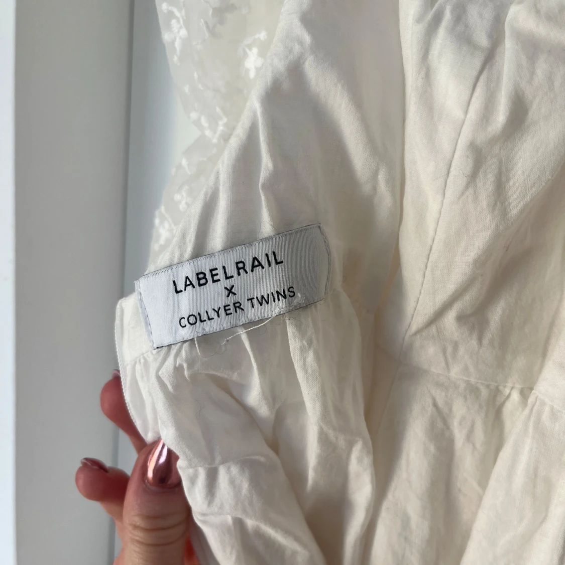 Vit klänning från Labelrail x Collyer Twins - 3