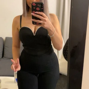 Topp - En fin topp från gina tricot i storlek S men passar även M.