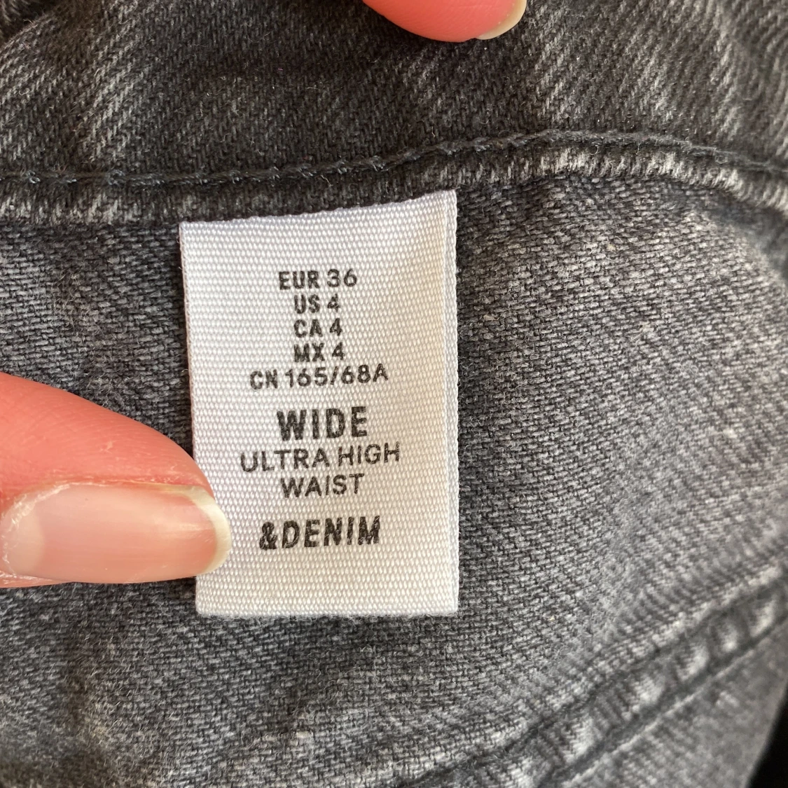 Gråa wide jeans från &Denim - 1