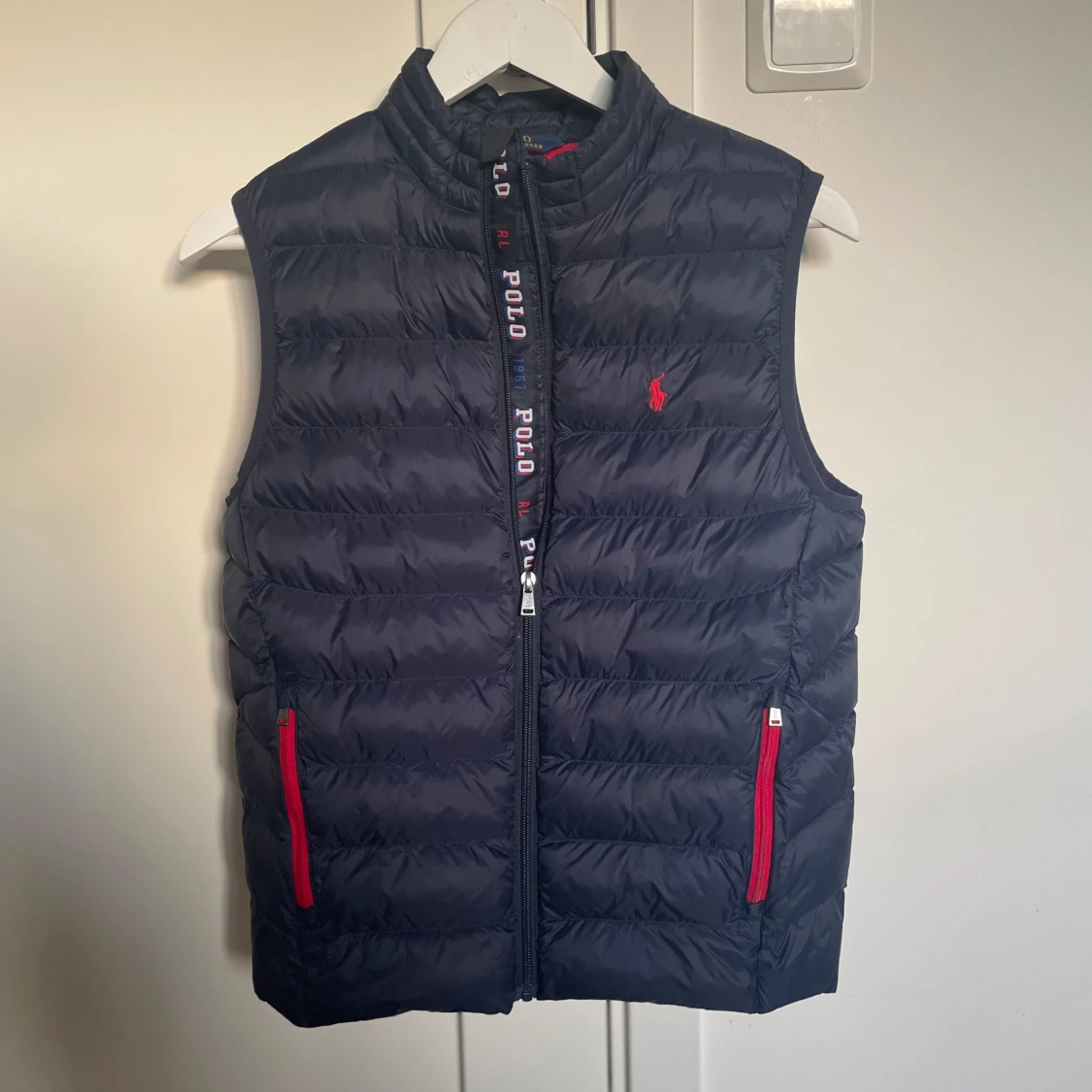 Mörkblå dunväst från Ralph Lauren