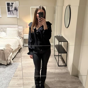 Svart blus  - Super fin svart blus!🫶🏻