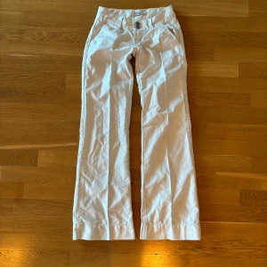 Lågmidjade kostymbyxor  - Så snygga lågmidjade kostymbyxor i mycket bra skick!❤️