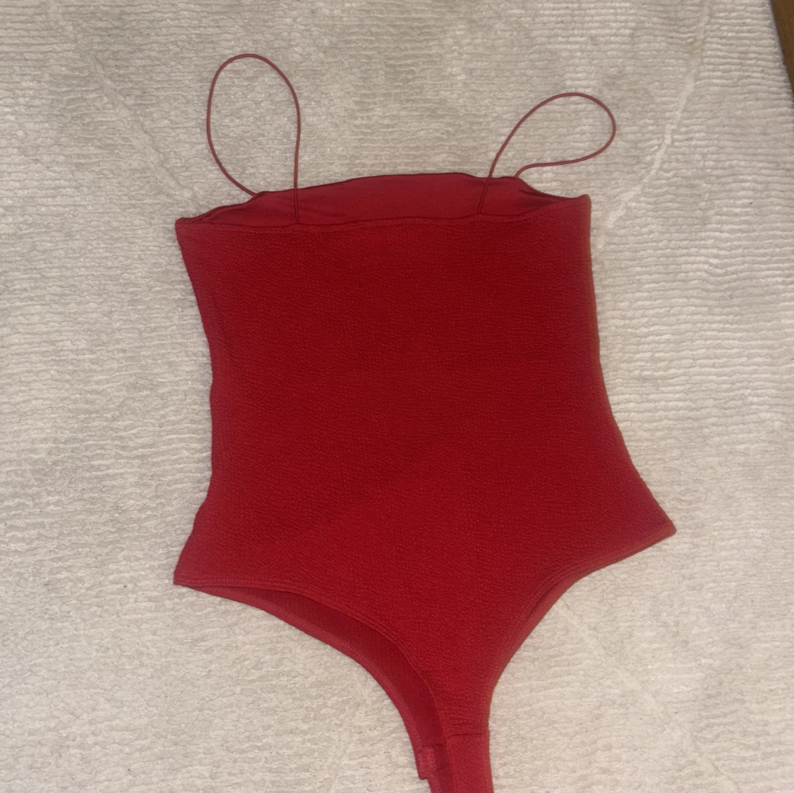 Röd bodysuit från H&M - 3