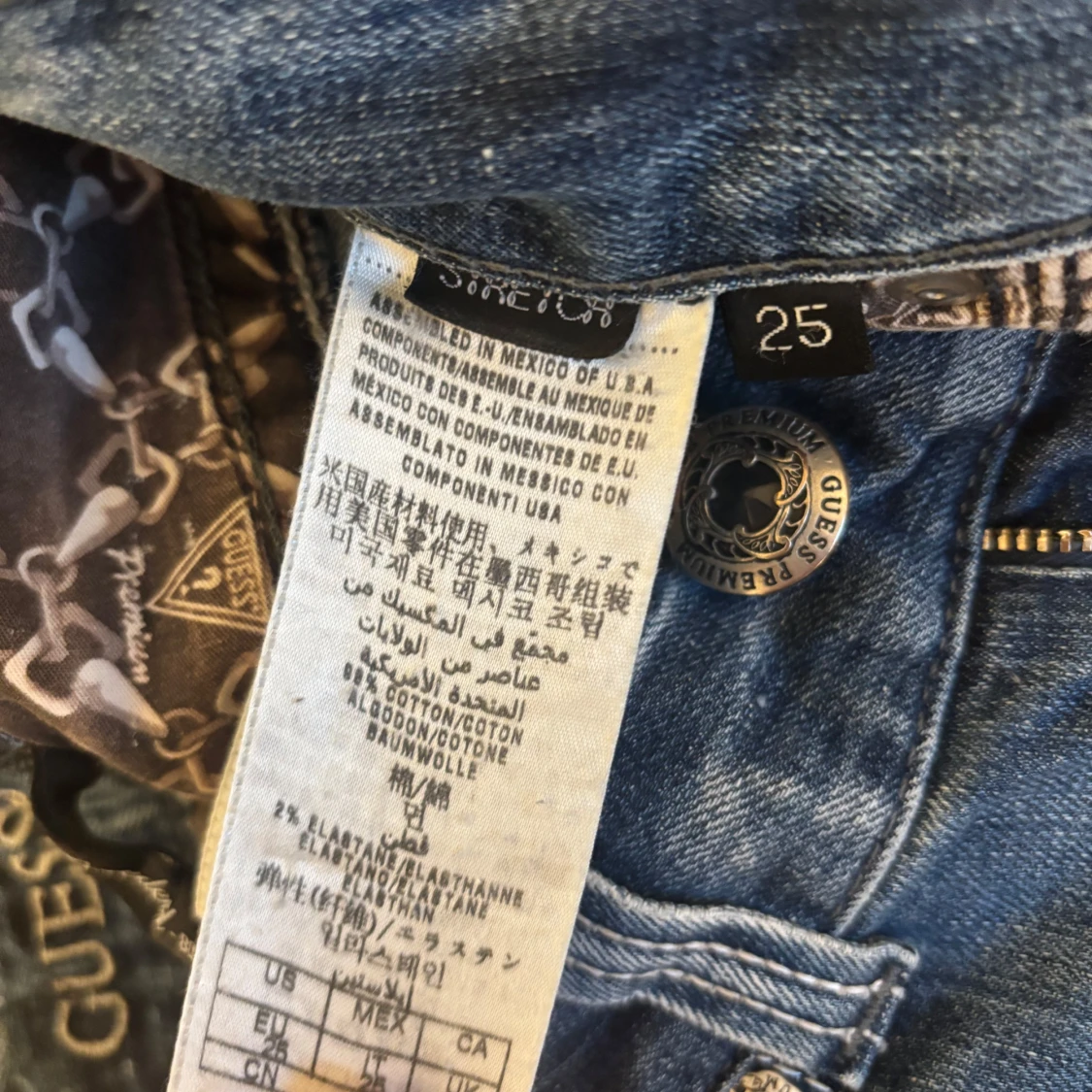 Blå bootcut jeans från Guess, stl 25 - 3