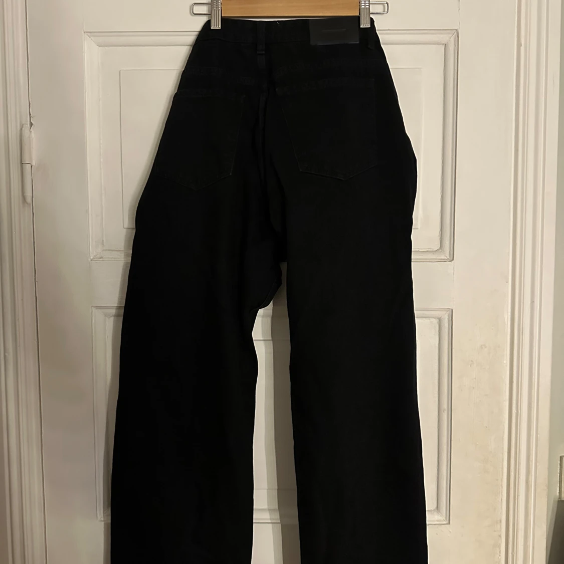 Svarta wide jeans från Just Junkies - 1