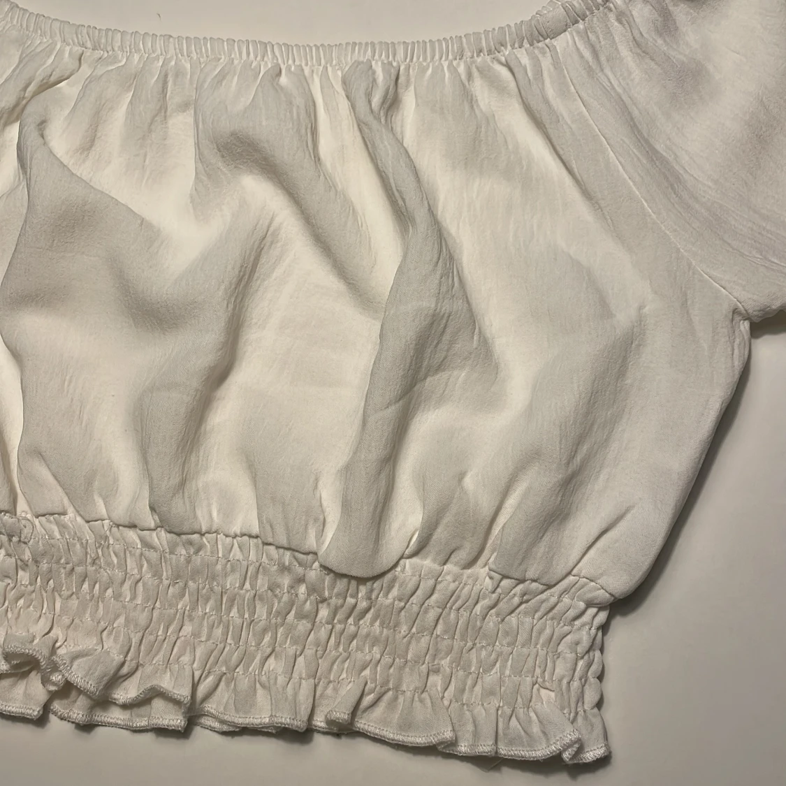 Vit croppad blus med volangärm - 2