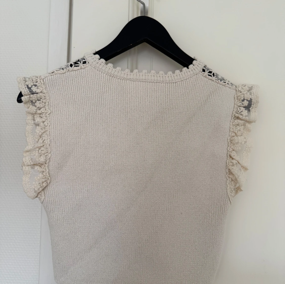 Beige stickad blus med spets från Zara - 2