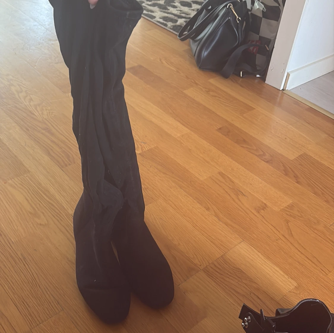 Svarta mockastövlar med låg klack - 1