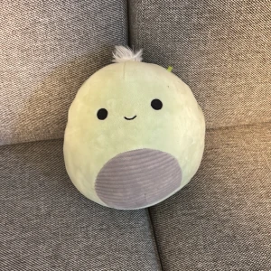 TURTLE SQUISHMALLOW💚 - Säljer min sköldpadda squishmallow som är i stort behov av en ny kompis.💚