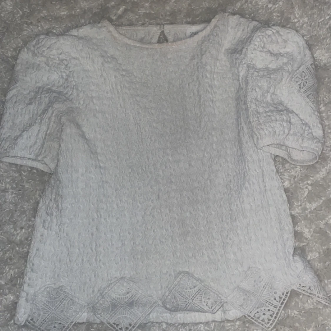 Vit blus med spetskant från Zara - 1