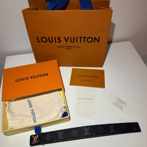 Lv armband  - Jätte snygg och helt ny. Om ni har Vinted skriv till mig så blir de billigare där.