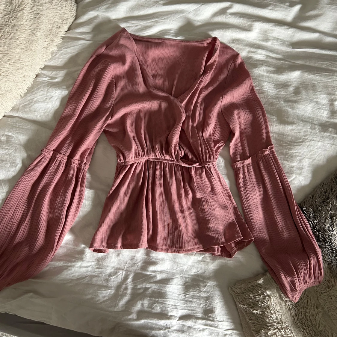 Rosa blus/ topp med v-ringning - 1