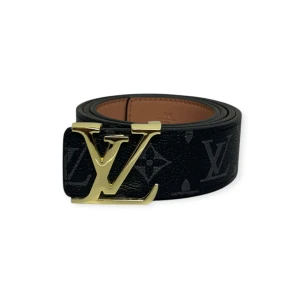 Louis Vuitton Bälte  - Helt nytt aldrig använt. Storlek 110cm. Kan frakta eller mötas i Stockholm. Postar inom 24 timmar
