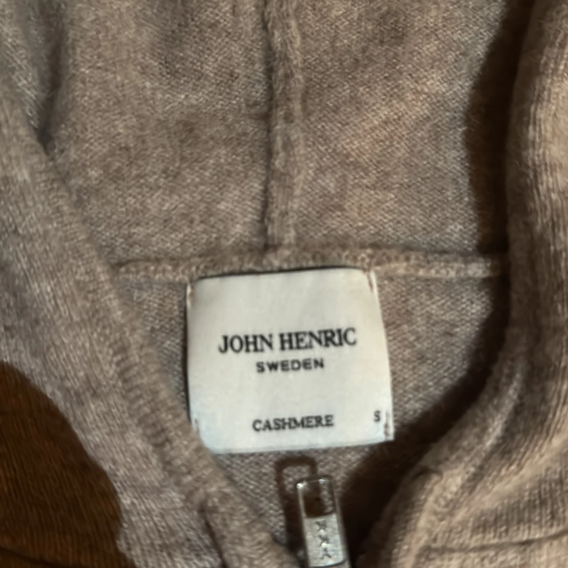 Beige kashmirhoodie från John Henric - 1