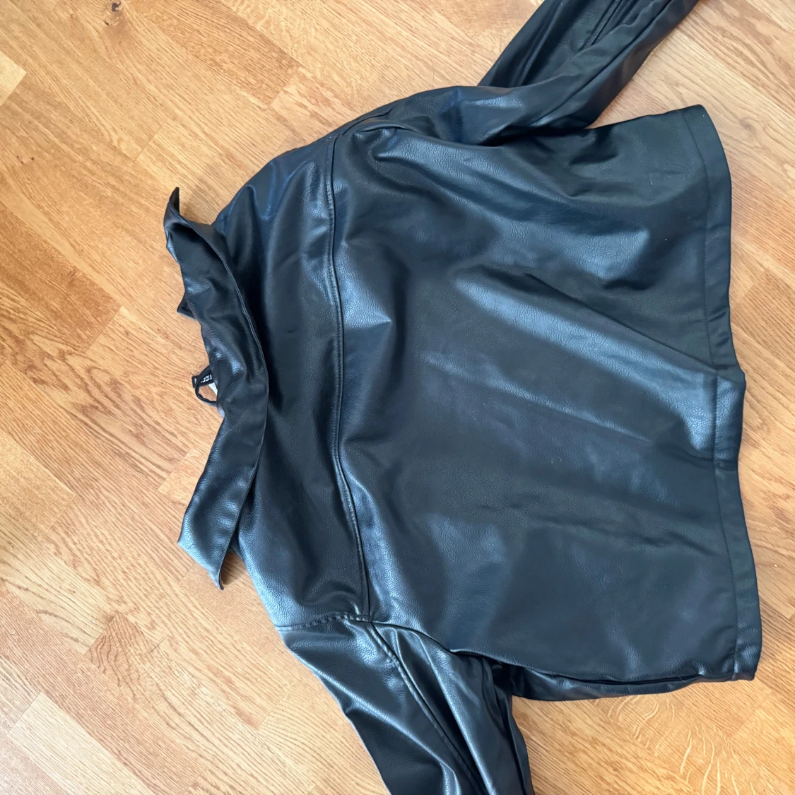 Svart skinnjacka från H&M  - 1