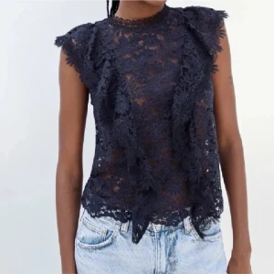 zara blus - Fin blus från zara! Använd max 2 gånger så i nyskick. Tryck gärna på köp nu 💙