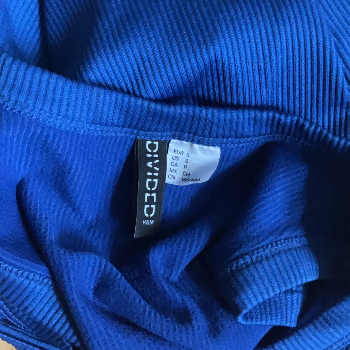 Blå ribbad linnetopp från H&M Divided - 2